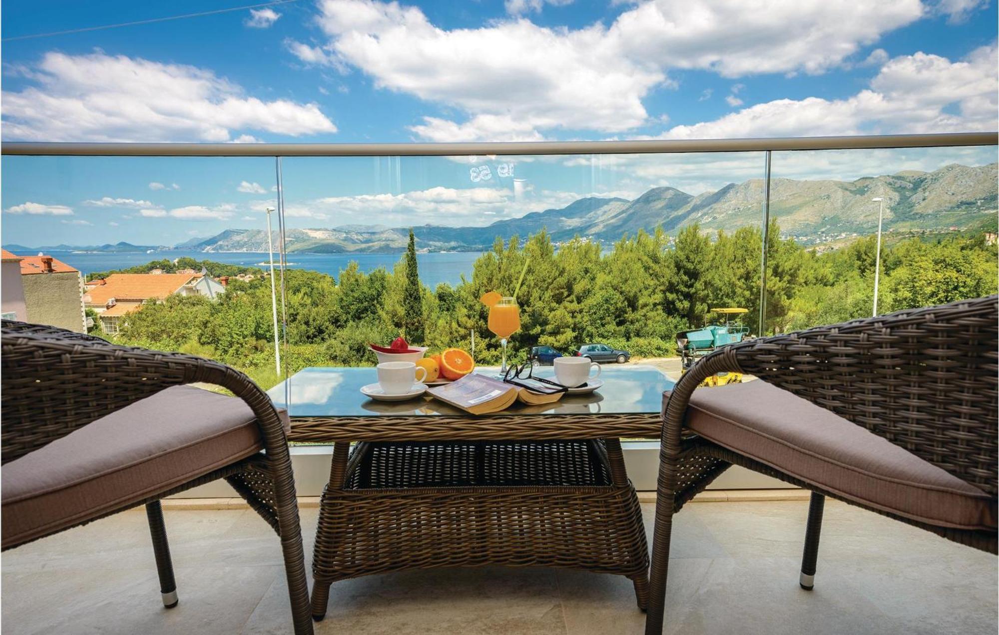 Amazing In With House Sea View